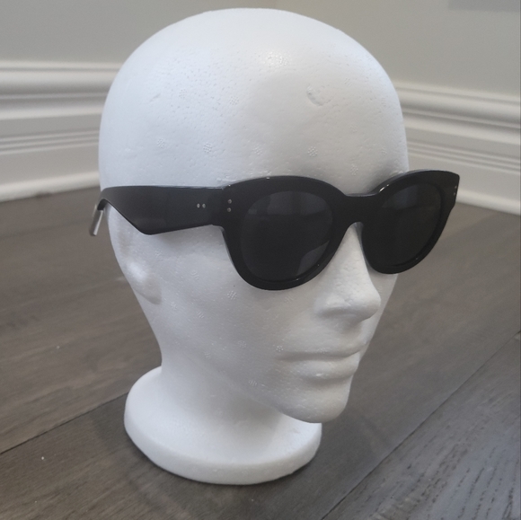 BUBERRY SUNGLASSES - Picture 2 of 6